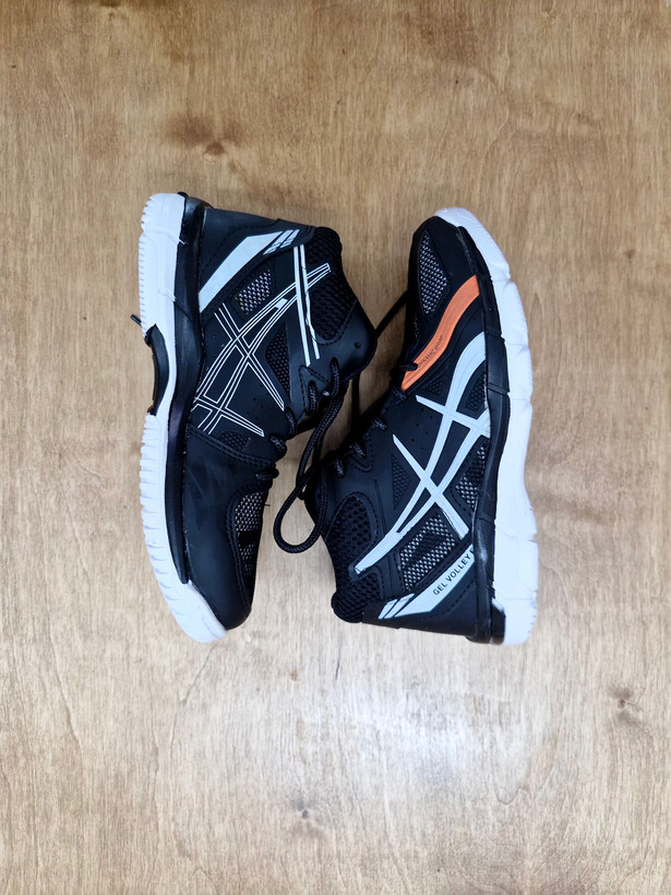 کفش والیبالی سایز نقلی ایرانی